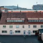 Außenansicht der Gewerbeimmobilie Eisenbahnstrasse.