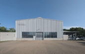 Frontansicht - Industriehalle an der Autobahn A5